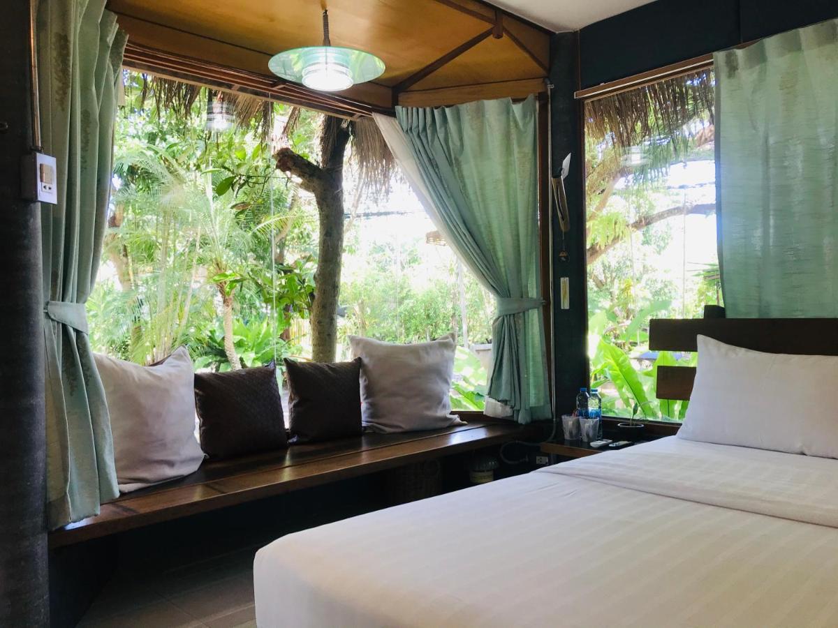 Cafe'@Luv22 Hotel Phuket Exterior photo