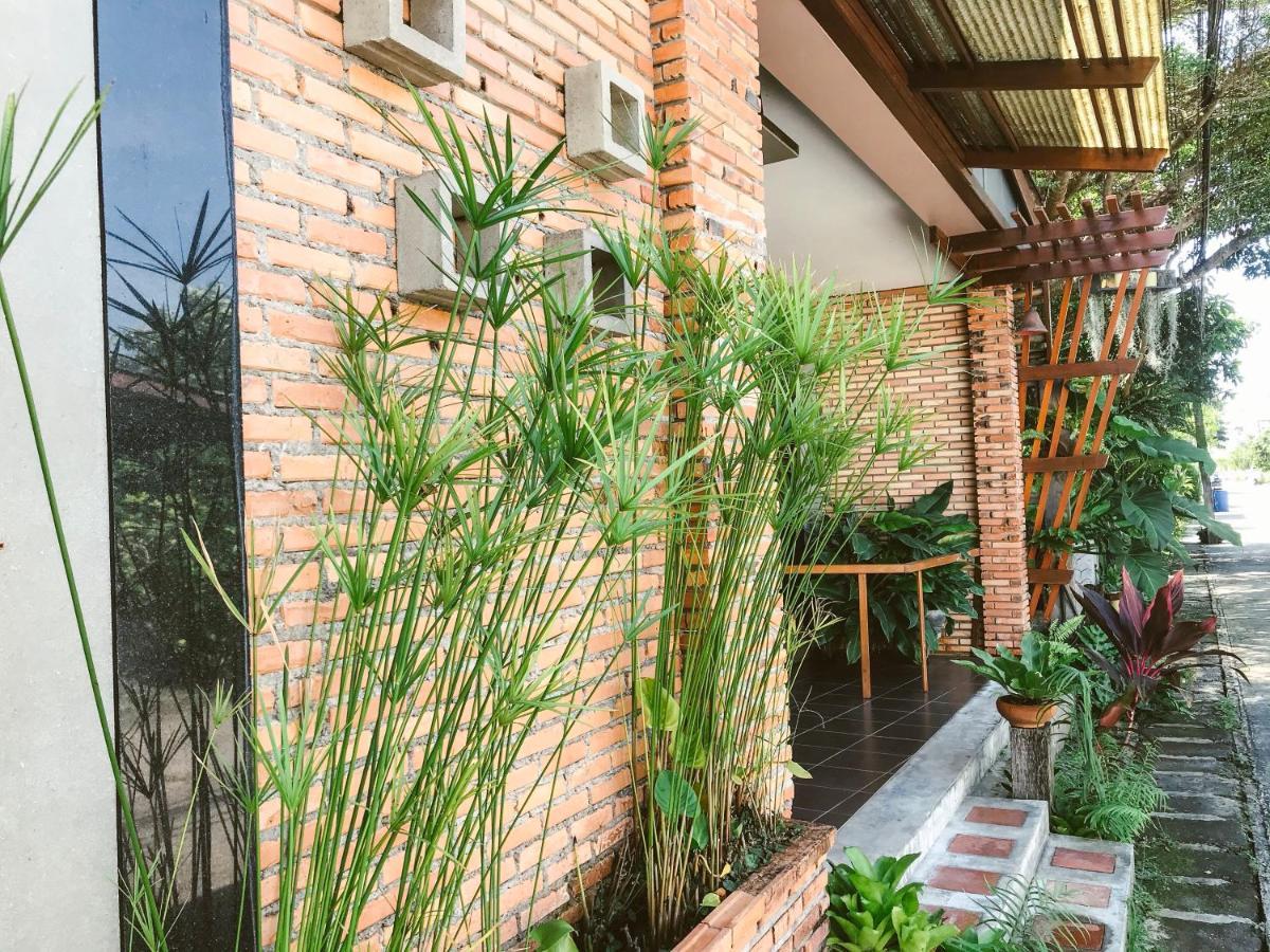 Cafe'@Luv22 Hotel Phuket Exterior photo