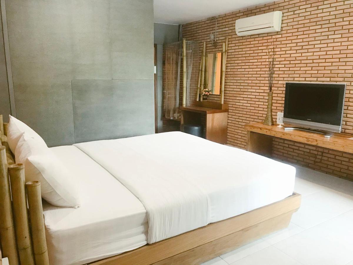 Cafe'@Luv22 Hotel Phuket Exterior photo