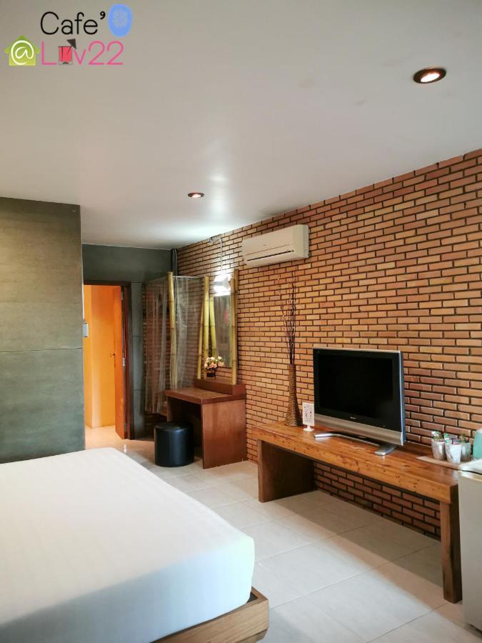 Cafe'@Luv22 Hotel Phuket Exterior photo