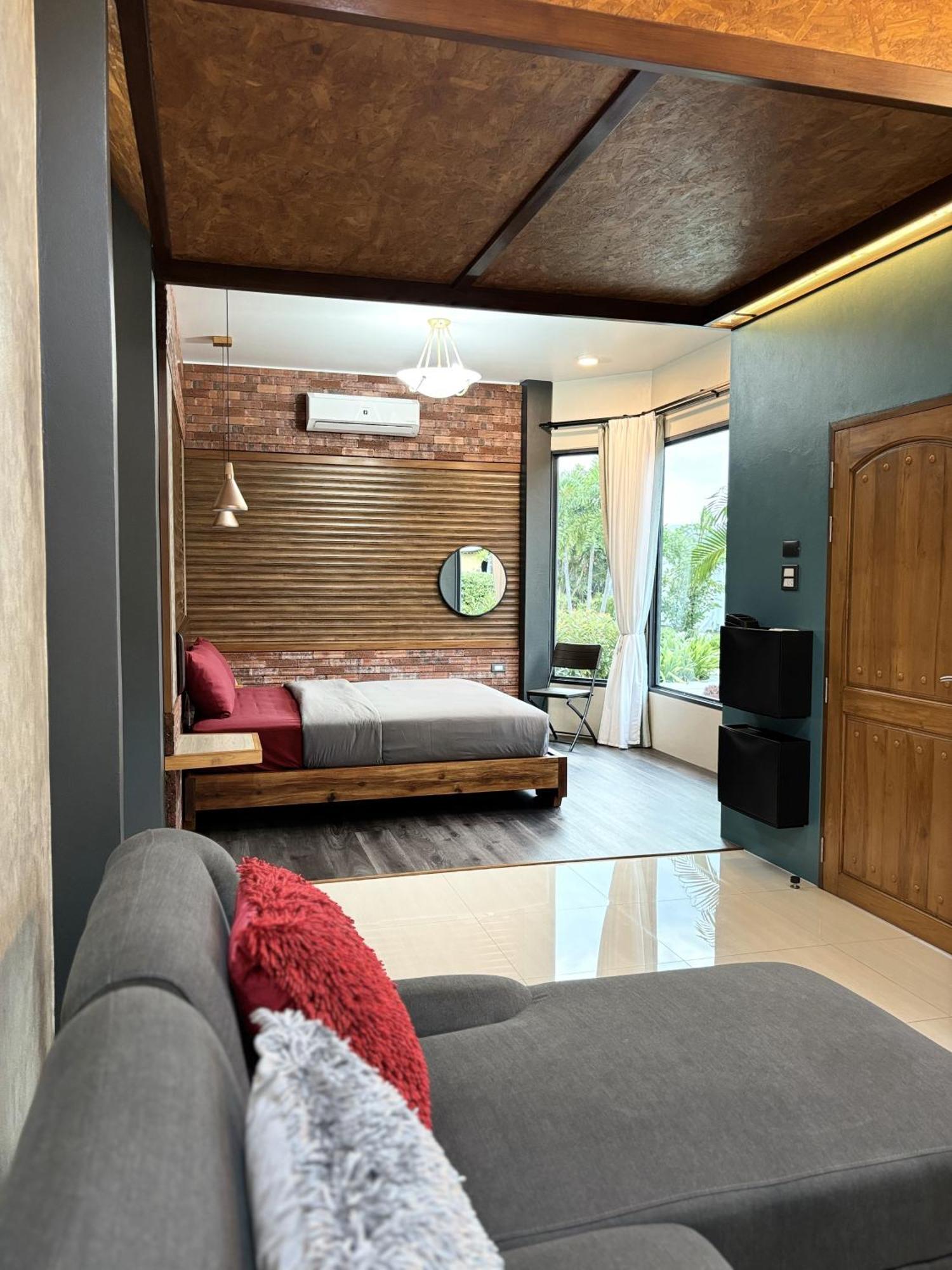 Cafe'@Luv22 Hotel Phuket Exterior photo