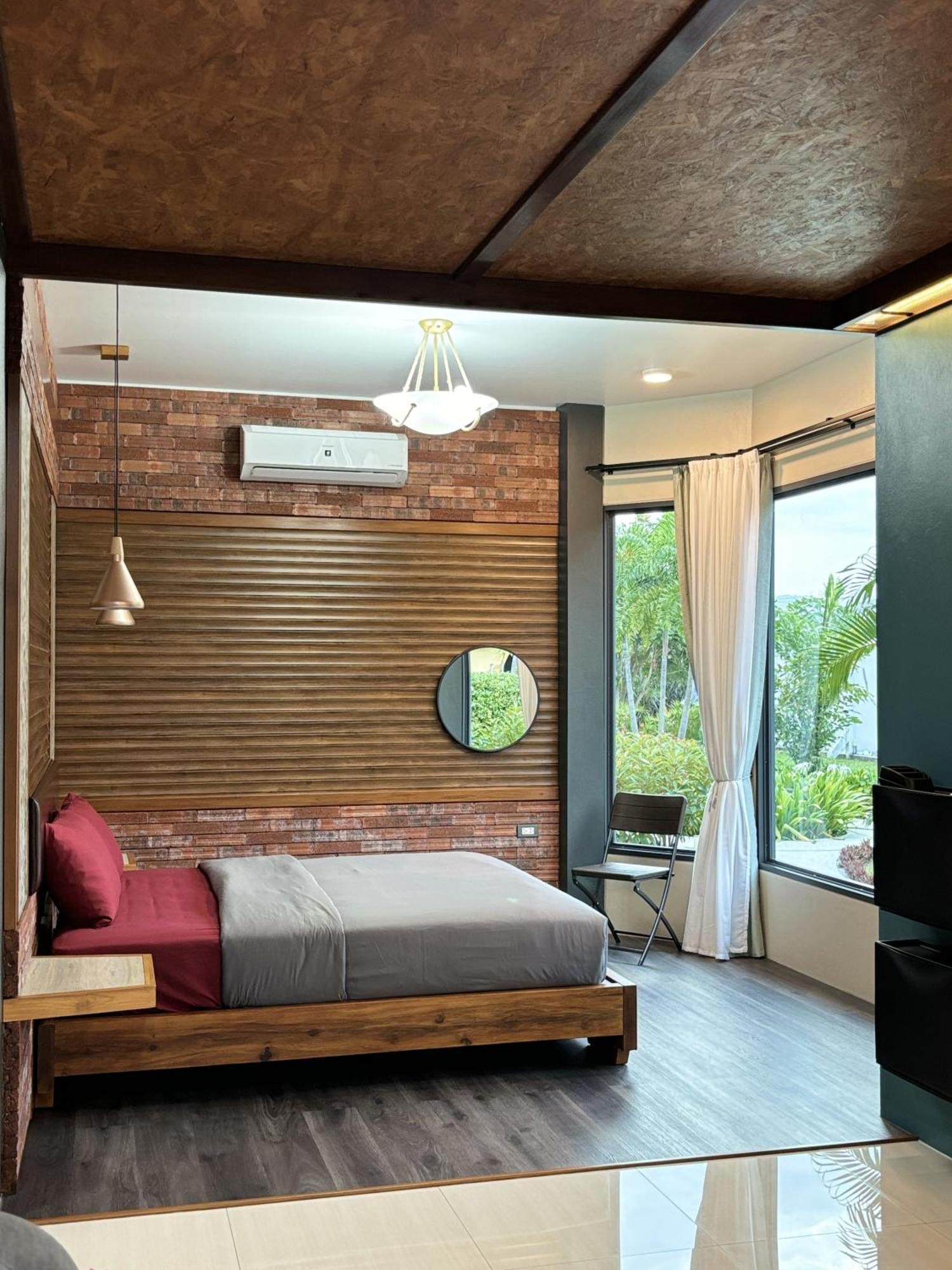 Cafe'@Luv22 Hotel Phuket Exterior photo