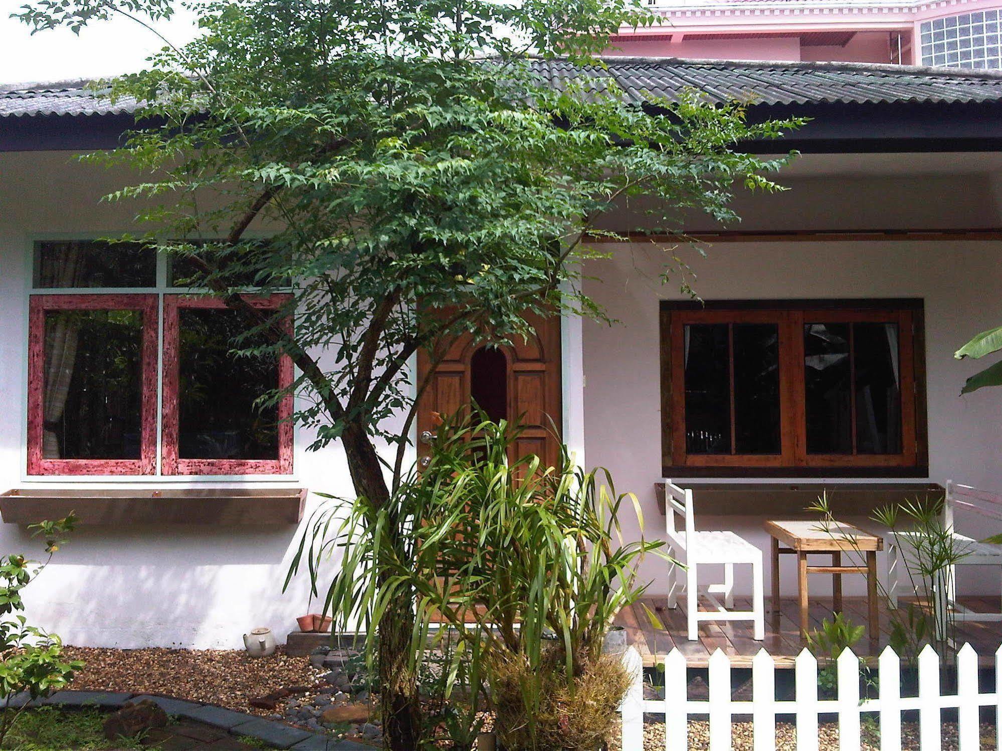 Cafe'@Luv22 Hotel Phuket Exterior photo